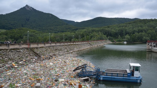 Plastic waste collection and sorting by Everwave in Albania as part of Reparell Innovation’s End of Waste project